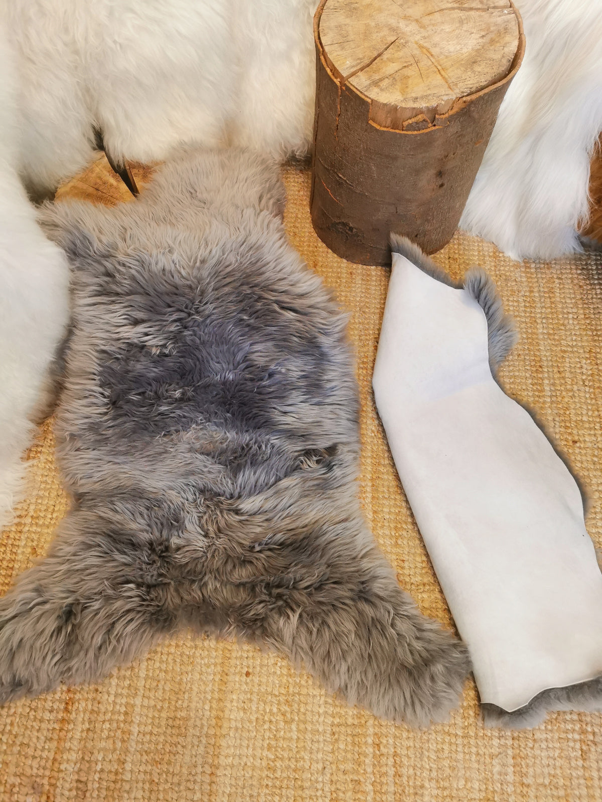 Schaffell Grau - Gefärbtes Premium Lammfell als Fellteppich