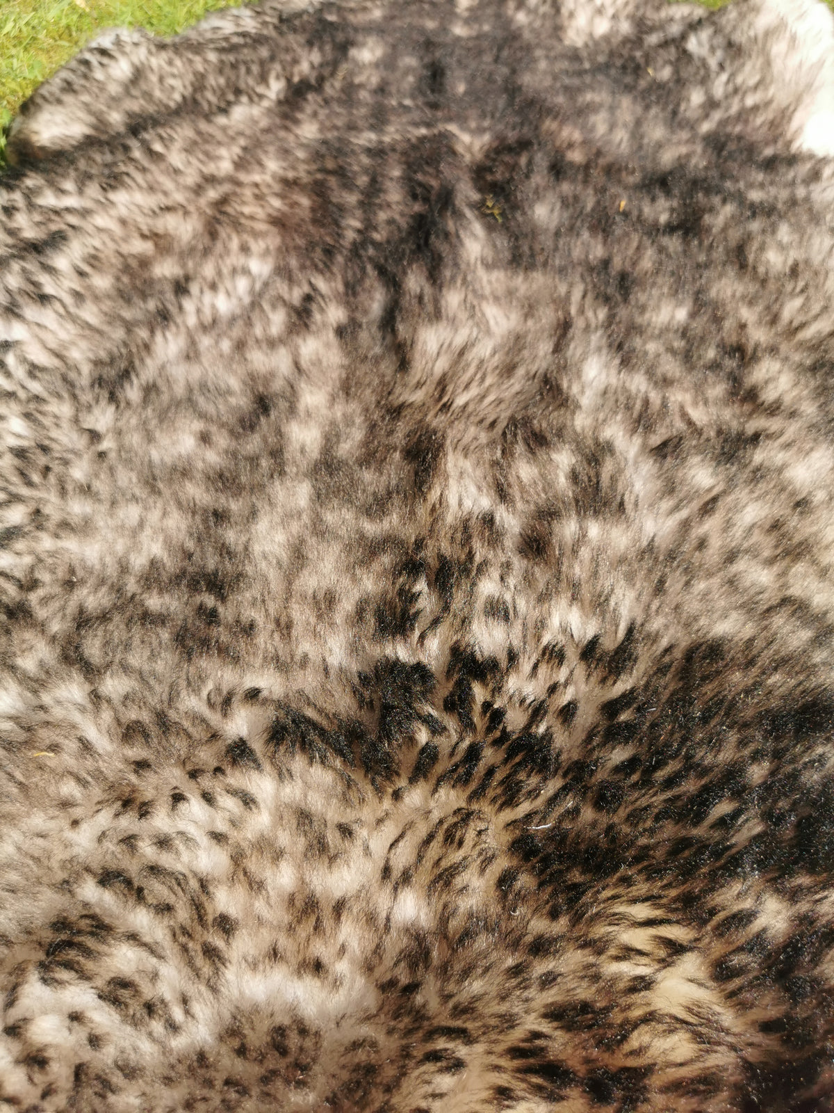 Flamed premium furs in light &amp; dark